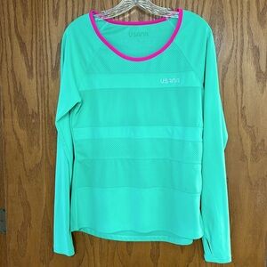 Usana unique workout long-sleeved top. 22” sleeves w/thumb holes